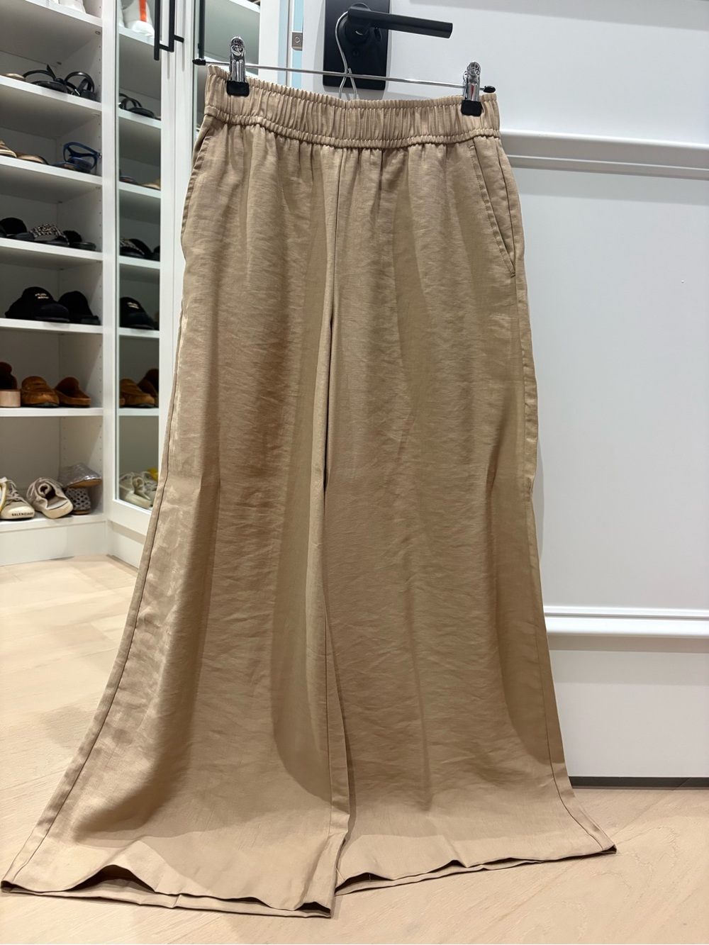 Women’s Zara elastic waist beige wide leg pants with pockets size XS NWT